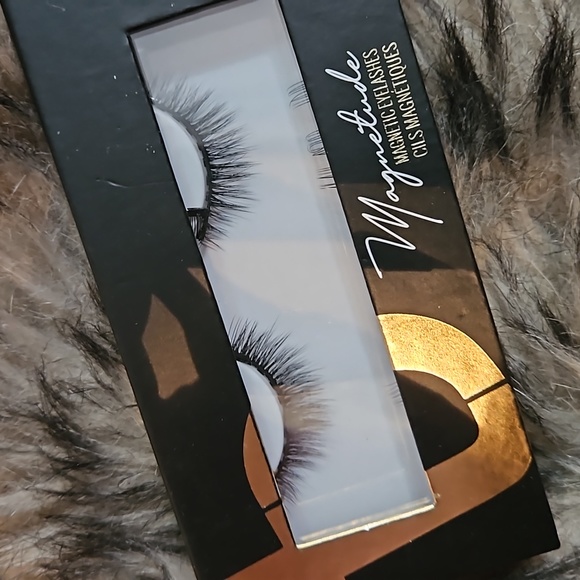 MAGNITUDE EYELINER AND EYELASHES BUNDLE MAGNETIC - Picture 5 of 5